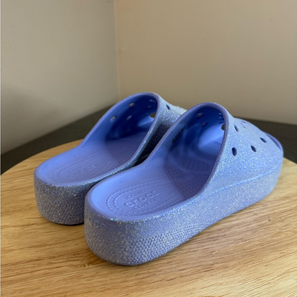 Crocs Women’s Classic Platform slide sandals - Picture 4 of 12